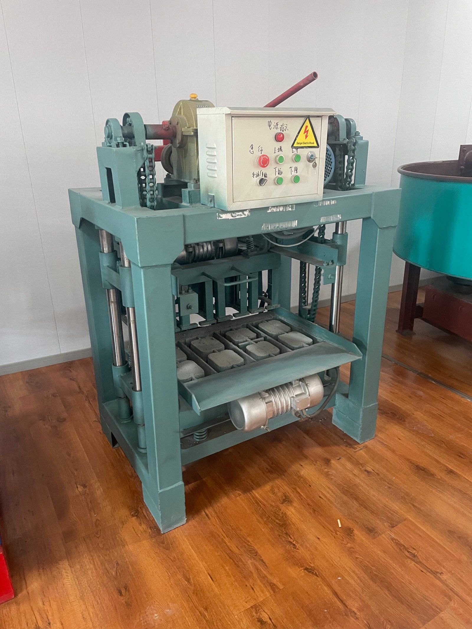 Front angle of the VS-4-35B block making machine showing the control panel and mould